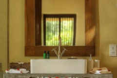 Luxury Villa Suites bathroom